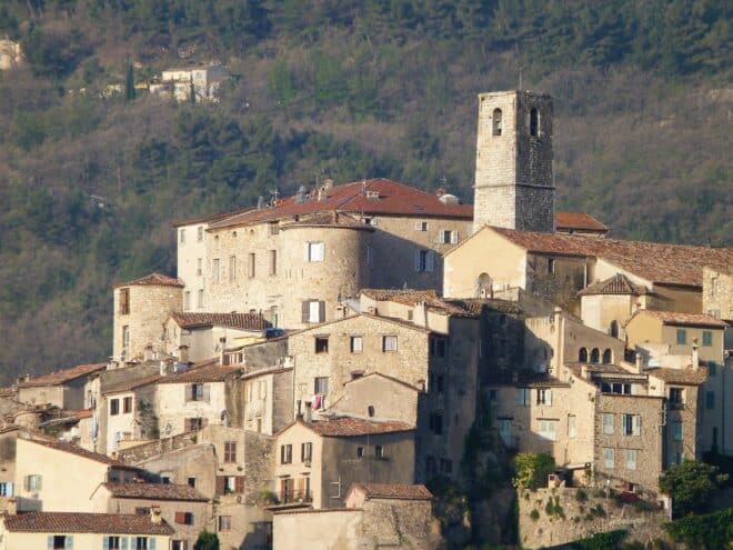 Photo d'illustration. Un village ancien dans les Alpes-Maritimes.