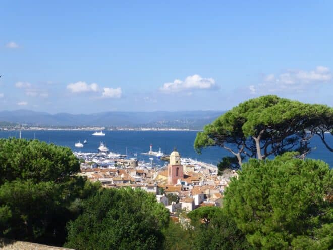 Photo d'illustration. Vue sur Saint-Tropez, dans le Var.