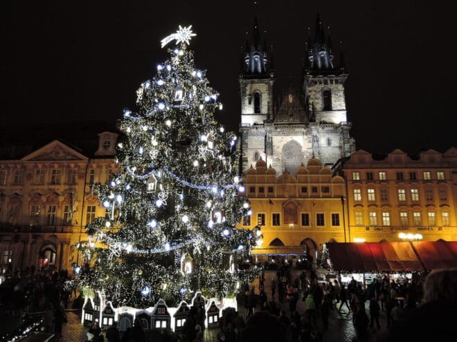 Photo d'illustration. Sapin de Noël à Prague.