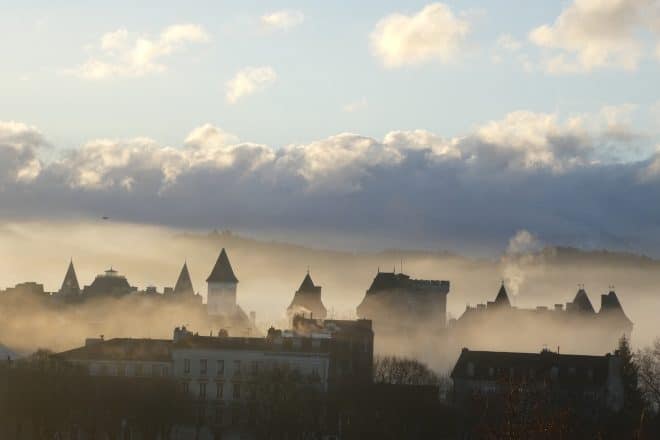 Photo d'illustration. Brume sur Pau (Pyrénées-Atlantiques).
