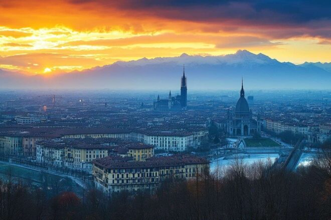 Image d'illustration. Vue panoramique de turin avec les alpes au coucher du soleil
