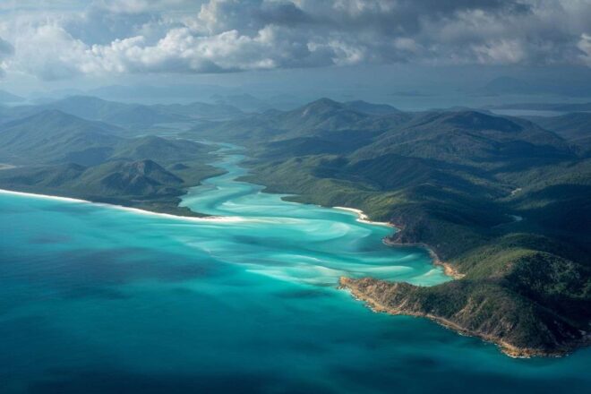 Vue aérienne des magnifiques Îles whitsunday