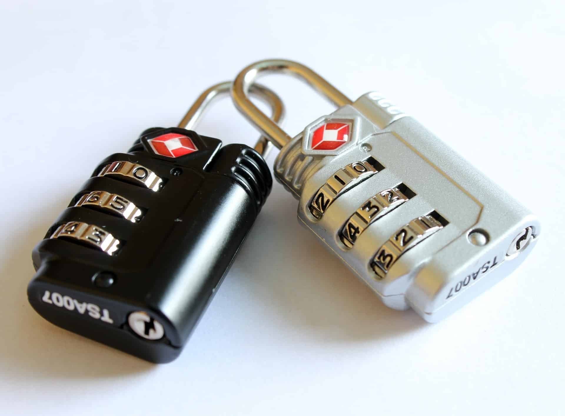 Illustration. Des cadenas pour valises.