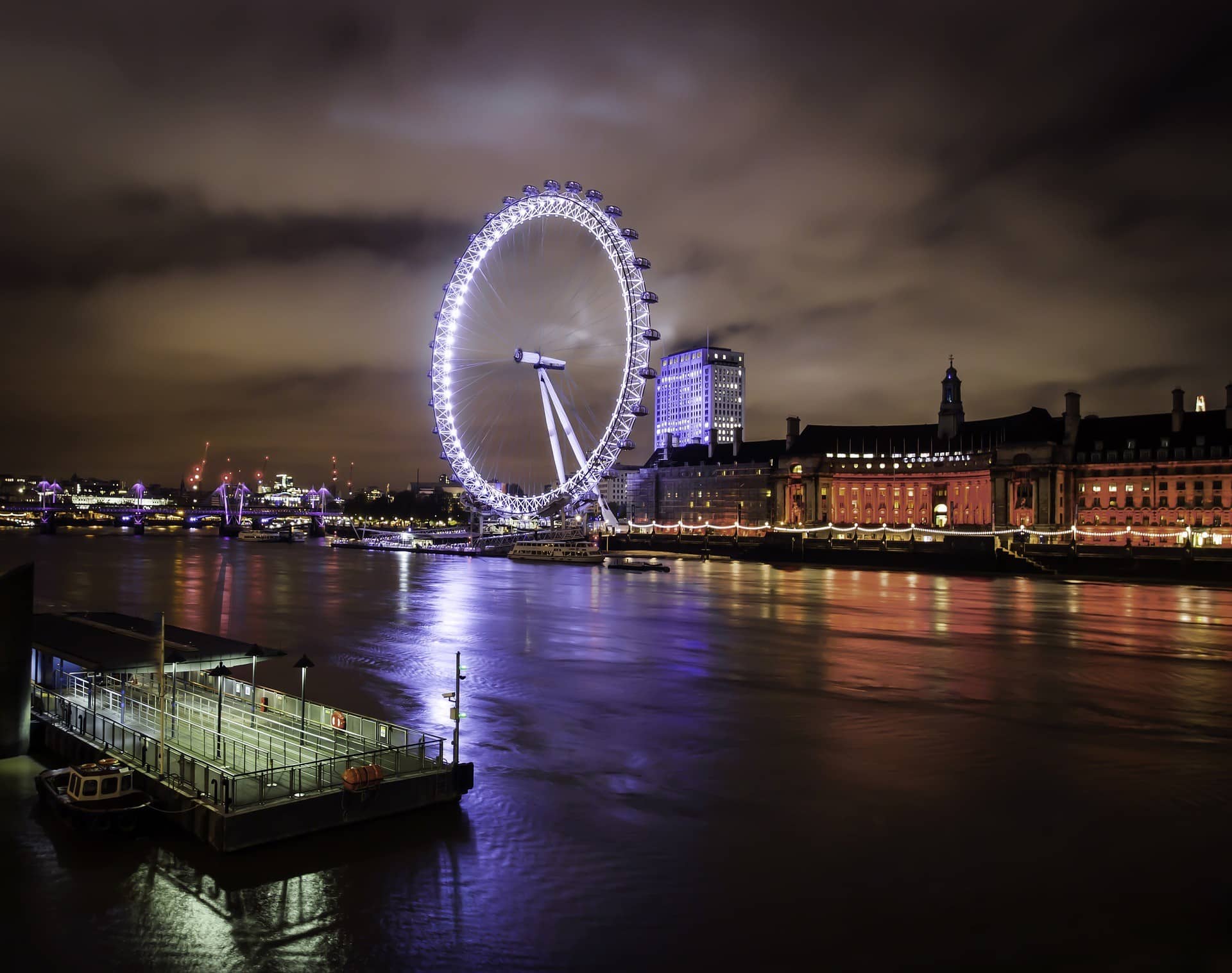 Le London Eye de Londres, de nuit.