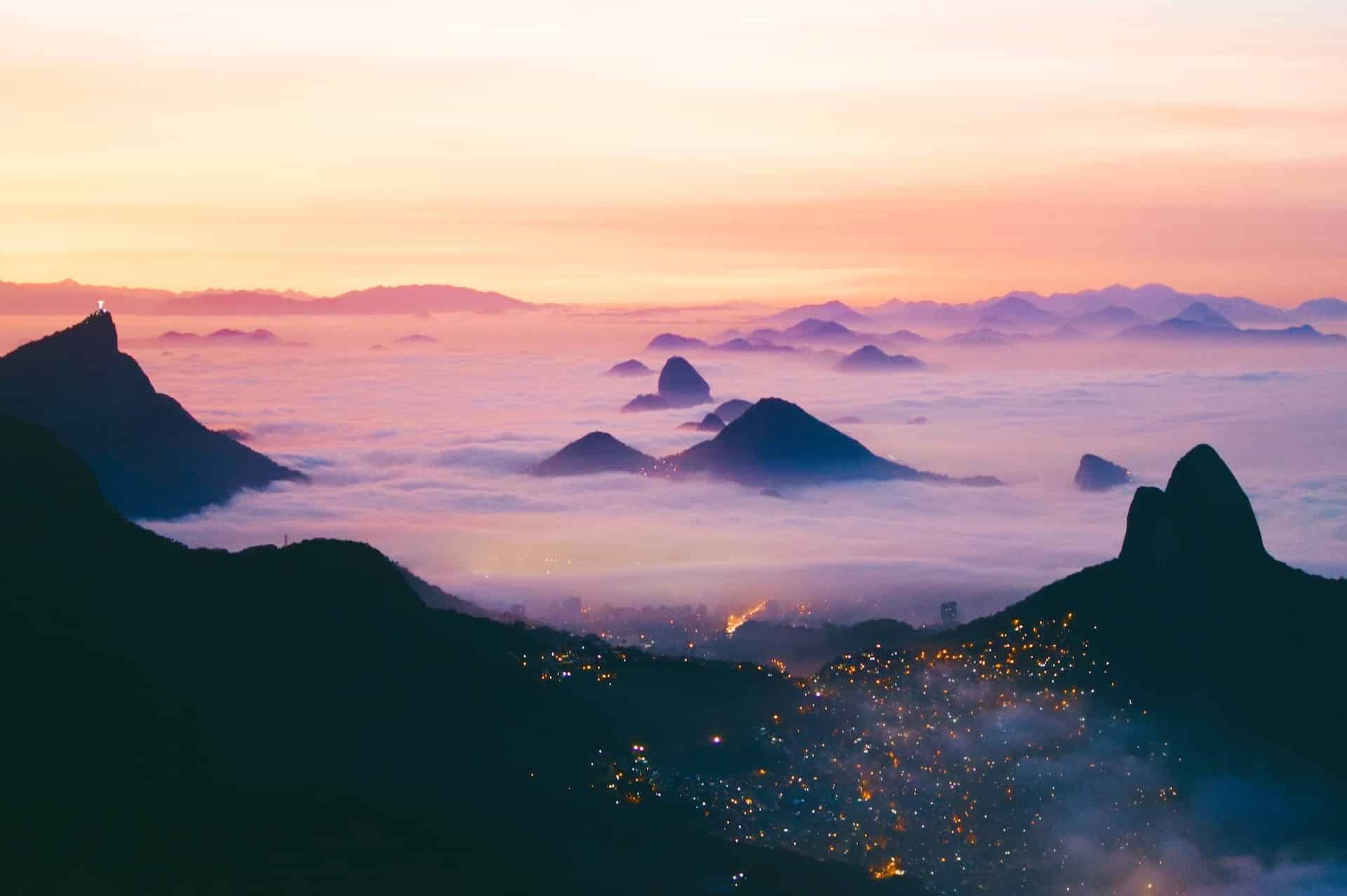 Rio dans la brume.