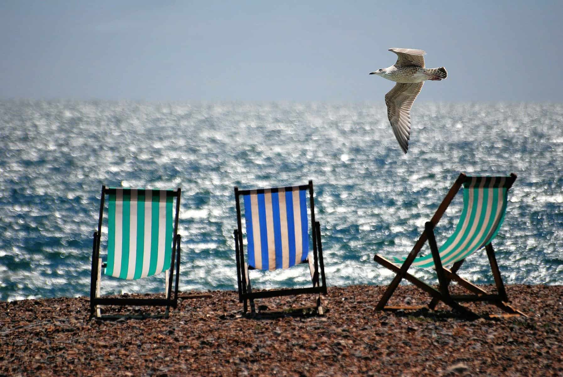 Photo d'illustration. Des chaises pliantes.
