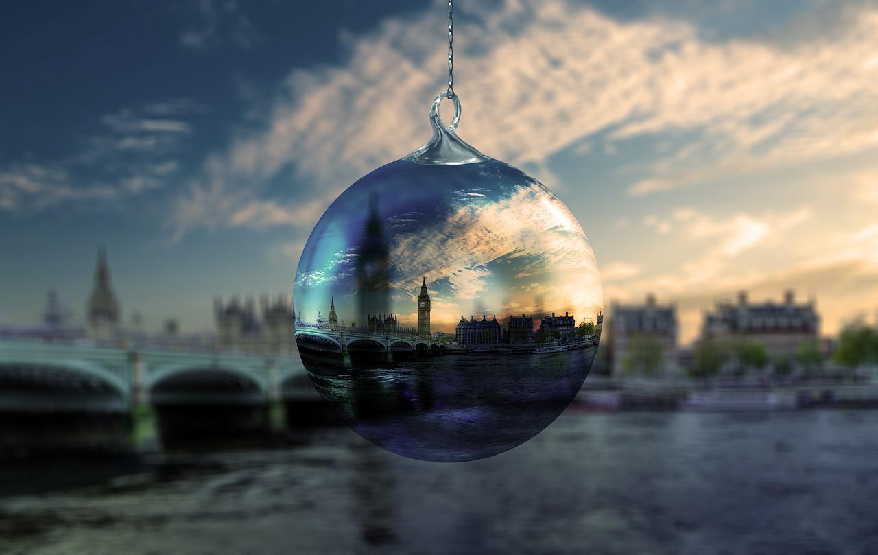 Photo d'illustration. Londres et une boule décorative.