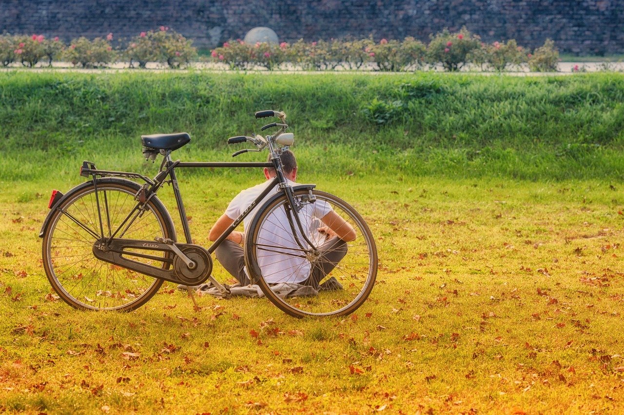 Photo d'illustration. Pause pendant une promenade à vélo.