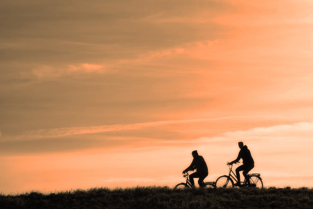 Photo d'illustration. Deux cyclistes.