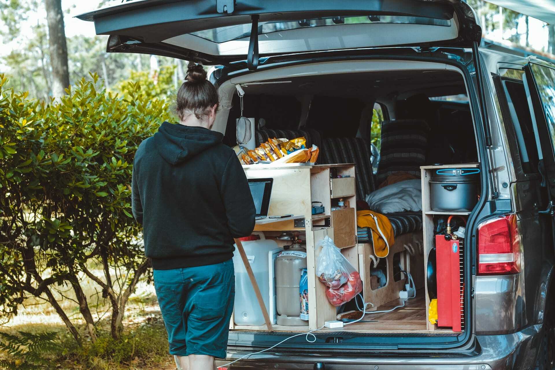 Photo d'illustration. Vanlife et travail.