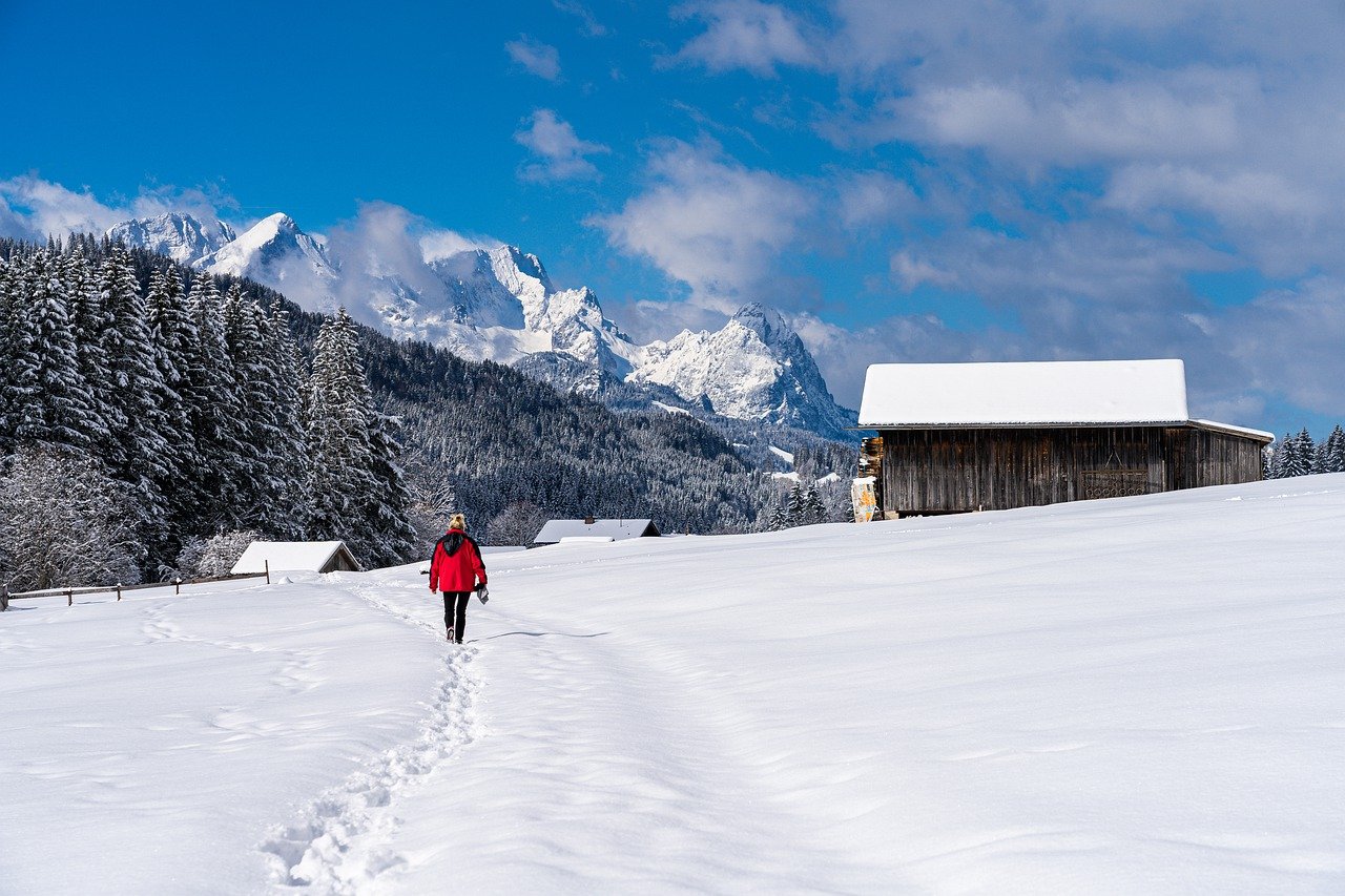 Photo d'illustration. Une marche dans la neige.