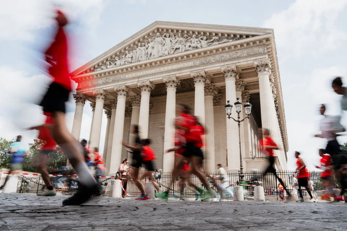DU TROCADÉRO AUX CHAMPS-ÉLYSÉES, L’ADIDAS 10K PARIS A EMBRASÉ LA CAPITALE
